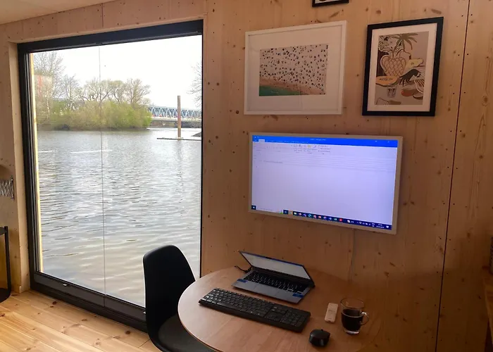 Hausboot Off Im Diamantgraben An Der Elbe Hamburg