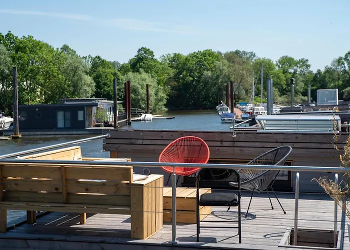 Hausboot Off Im Diamantgraben An Der Elbe * Hamburg